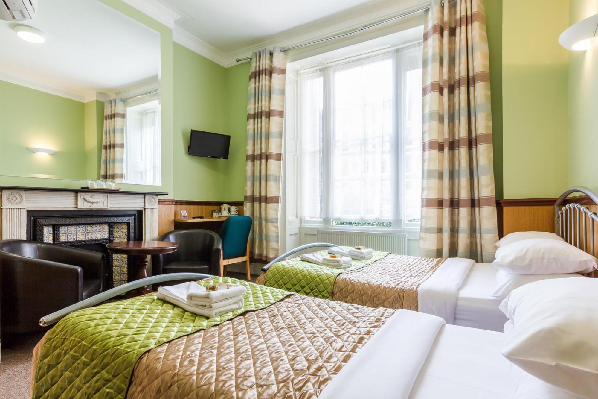 Gower Hotel 3*