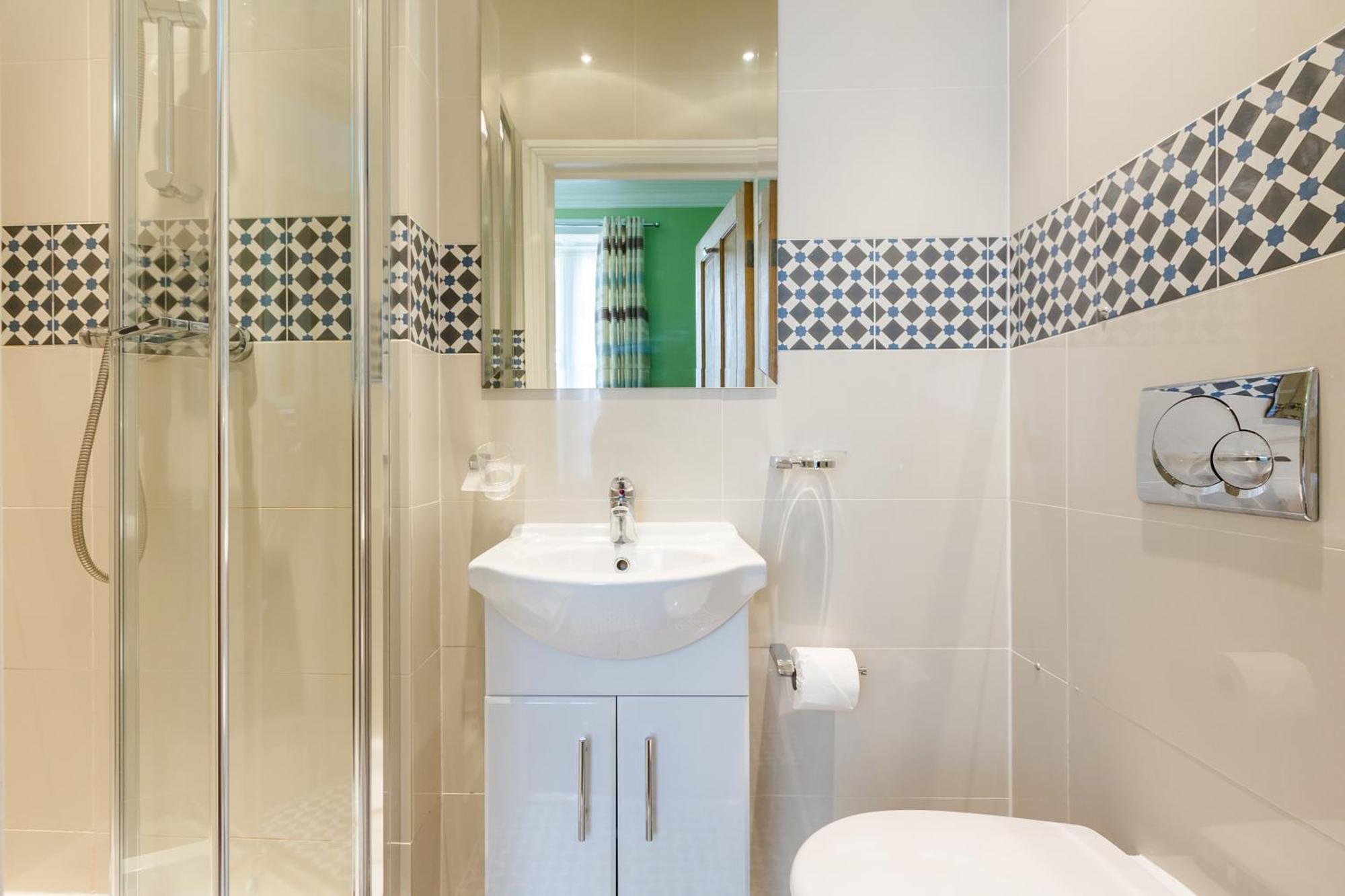 Gower Hotel 3*