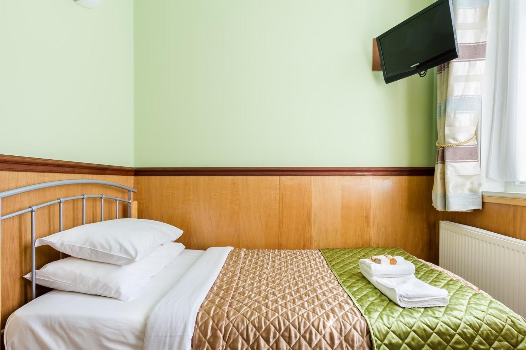 Gower Hotel 3*
