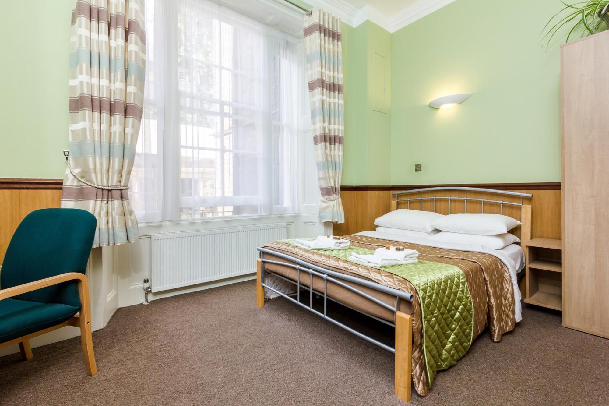 Gower Hotel 3*